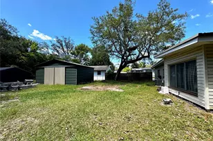 6013 Idle a While Cir, Dade City, FL 33523 - Photo 15