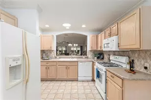 17617 SE 80th Altamaha Ct, The Villages, FL 32162 - Photo 3