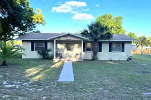 407 Poinsettia Ave, Fruitland Park, FL 34731 - Photo 1