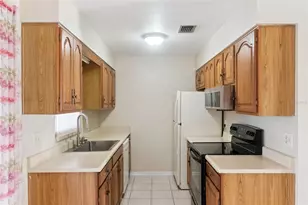 12418 Orangewood Cir, Tavares, FL 32778 - Photo 9