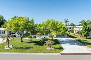 1026 Capella Dr, Tavares, FL 32778 - Photo 3