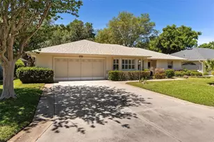 21905 King Alfred St, Leesburg, FL 34748 - Photo 3