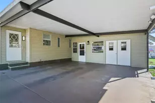 1514 Hillcrest Dr, Lady Lake, FL 32159 - Photo 3