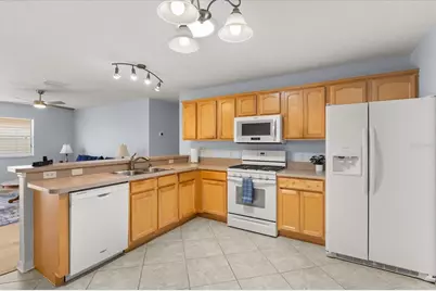 300 Varnville Way, The Villages, FL 32162 - Photo 13