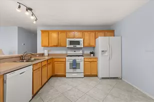 300 Varnville Way, The Villages, FL 32162 - Photo 9