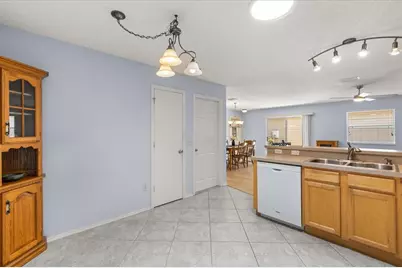 300 Varnville Way, The Villages, FL 32162 - Photo 15