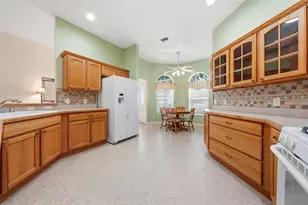 1627 Kensington Pl, The Villages, FL 32162 - Photo 9
