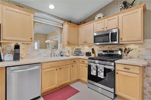 2766 Privada Dr, The Villages, FL 32162 - Photo 15