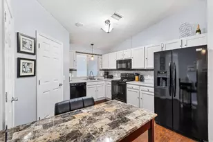 406 Del Mar Dr, The Villages, FL 32159 - Photo 11