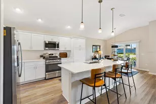 1054 Joette Pl, The Villages, FL 34762 - Photo 9
