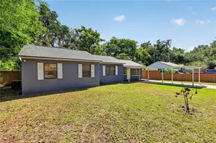 706 Mission Dr, Wildwood, FL 34785 - Photo 3