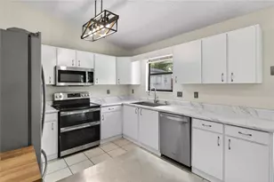 25302 Gleneagles St, Sorrento, FL 32776 - Photo 13