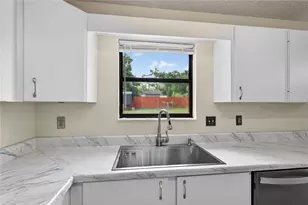 25302 Gleneagles St, Sorrento, FL 32776 - Photo 15