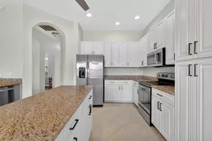 10180 Lake Miona Way, Oxford, FL 34484 - Photo 9