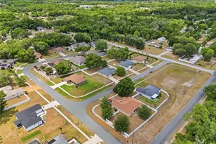 306 Stone Point Ln, Lady Lake, FL 32159 - Photo 9