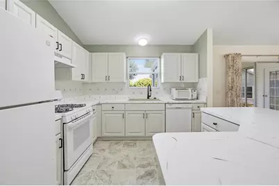 17705 SE 93rd Hawthorne Avenue, The Villages, FL 32162 - Photo 13