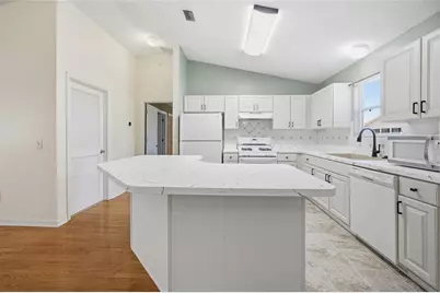 17705 SE 93rd Hawthorne Avenue, The Villages, FL 32162 - Photo 11