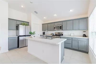 805 Hubbard Loop, The Villages, FL 32163 - Photo 3
