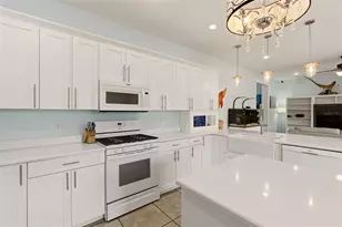 13334 Country Club Dr, Tavares, FL 32778 - Photo 11