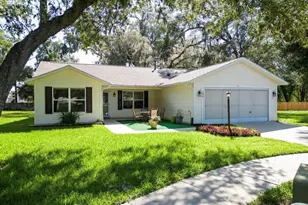 104 Cherry Blossom Ln, Lady Lake, FL 32159 - Photo 3