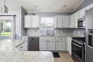 104 Cherry Blossom Ln, Lady Lake, FL 32159 - Photo 5