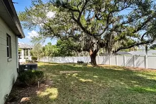 121 E Pine St, Howey in the Hills, FL 34737 - Photo 33
