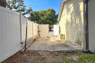 121 E Pine St, Howey in the Hills, FL 34737 - Photo 31