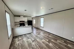 1115 NW 12th Ln, Lake Panasoffkee, FL 33538 - Photo 3