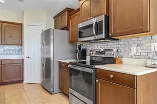 27103 Roanoke Dr, Leesburg, FL 34748 - Photo 11