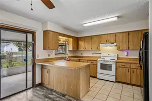 931 Cr 457A, Lake Panasoffkee, FL 33538 - Photo 15