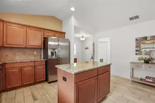 30429 Island Club Dr, Tavares, FL 32778 - Photo 9