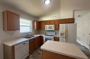 25335 Cranes Roost Cir, Leesburg, FL 34748 - Photo 15