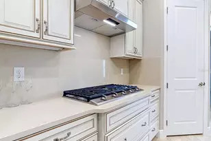 8461 Bridgeport Bay Cir, Mount Dora, FL 32757 - Photo 9