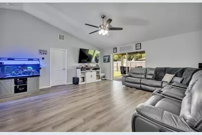 40610 E Fourth Avenue, Umatilla, FL 32784 - Photo 9
