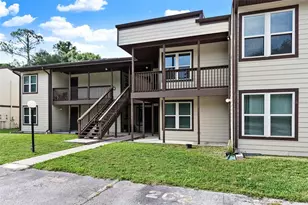 23202 Sandalwood Dr, Wildwood, FL 34785 - Photo 5