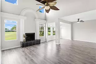 23202 Sandalwood Dr, Wildwood, FL 34785 - Photo 9