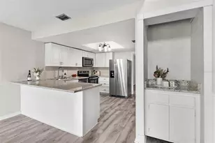 23202 Sandalwood Dr, Wildwood, FL 34785 - Photo 15