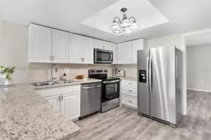 23202 Sandalwood Dr, Wildwood, FL 34785 - Photo 17