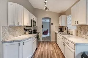 40140 Palm St, Lady Lake, FL 32159 - Photo 9
