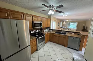 1688 Garcia Ct, Lady Lake, FL 32159 - Photo 3
