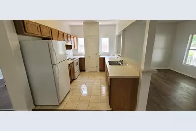1004 Park Central Circle, Groveland, FL 34736 - Photo 5