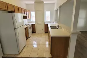 1004 Park Central Cir, Groveland, FL 34736 - Photo 5