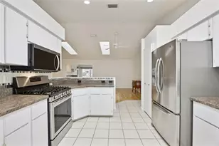 25904 Newcombe Cir, Leesburg, FL 34748 - Photo 17