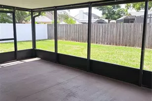 8525 Suburban Dr, Orlando, FL 32829 - Photo 15
