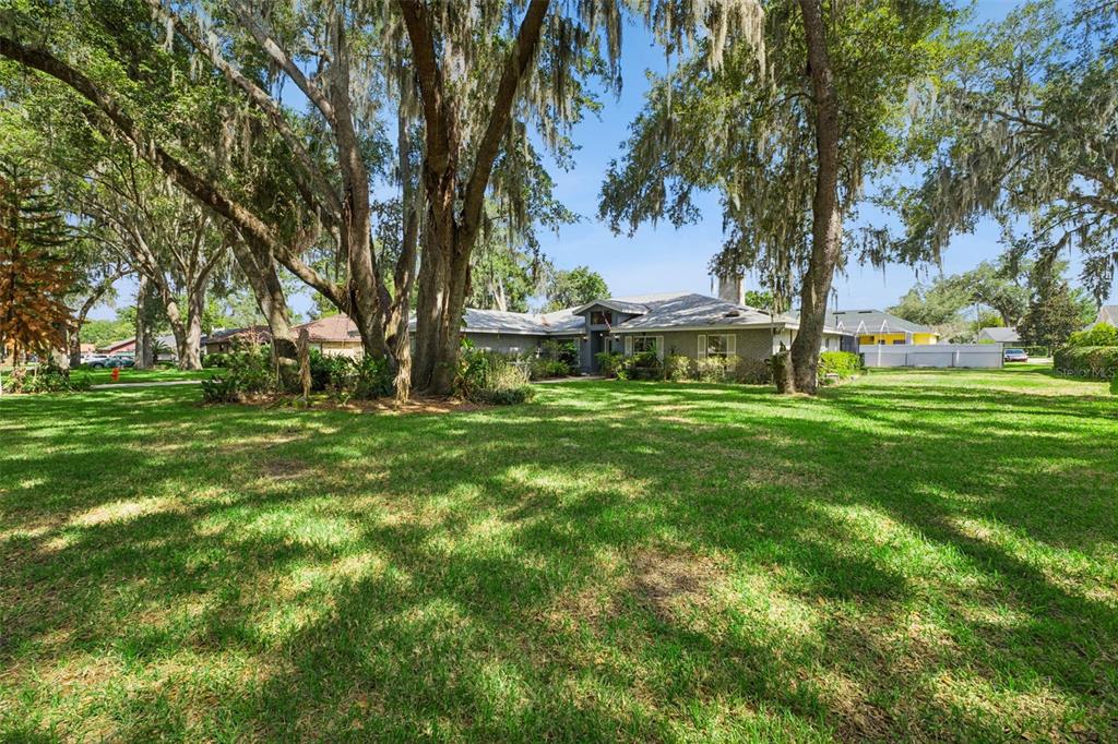2610 12 Point Dr - 2610 12 Point Dr, Lakeland, FL 33811 Luxury Property | Jose Angel Pina