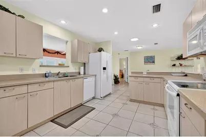 422 San Marino Drive, The Villages, FL 32159 - Photo 13