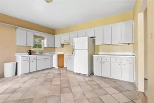 3701 E Warm Springs Ave, Coleman, FL 33521 - Photo 9
