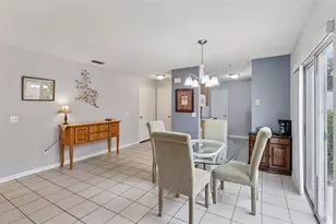 914 Mendoza Blvd, Lady Lake, FL 32159 - Photo 11