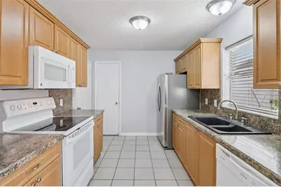914 Mendoza Boulevard, Lady Lake, FL 32159 - Photo 13