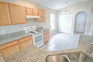 2139 Sandridge Cir, Eustis, FL 32726 - Photo 9